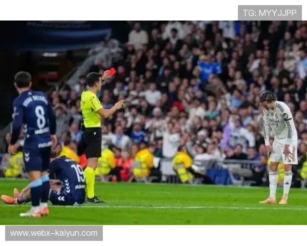 VAR执法焦点：马赛比赛红牌判罚争议